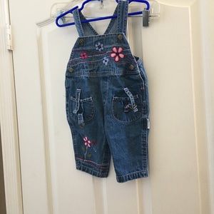 FINAL MARKDOWN Little girls vitamins overalls 3 to 6 months